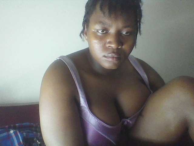 Cutecaramela live cam on BongaCams