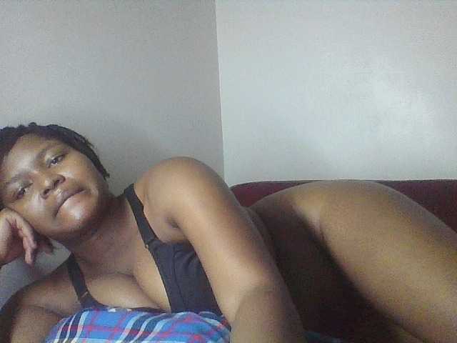 Cutecaramela live cam on BongaCams