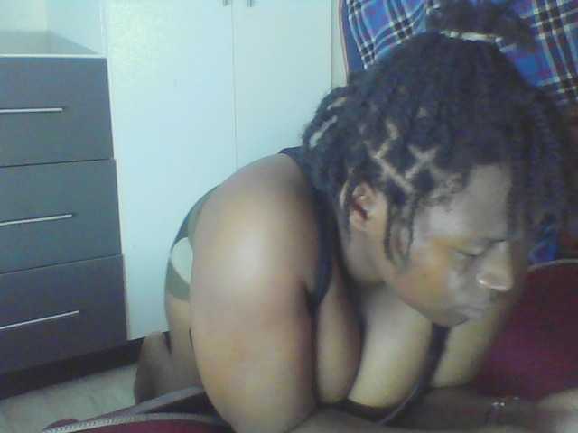 Cutecaramela live cam on BongaCams