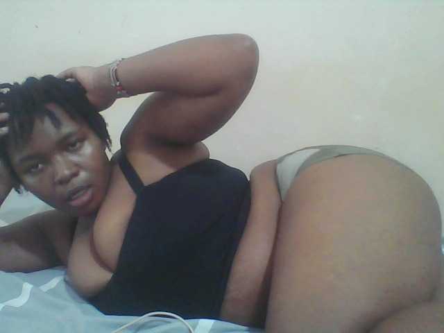 Cutecaramela live cam on BongaCams