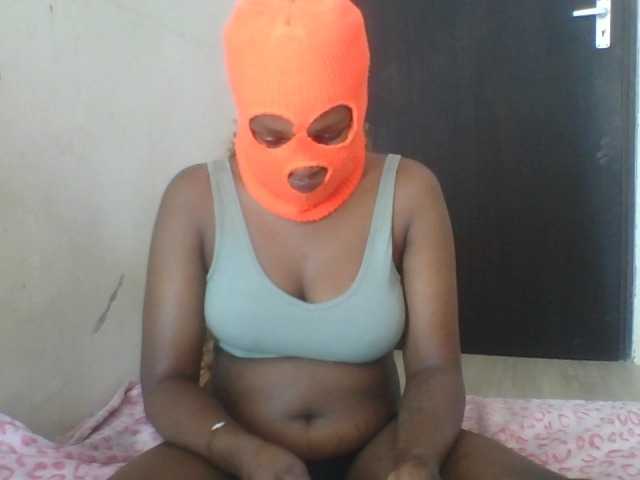Cutecaramela live cam on BongaCams