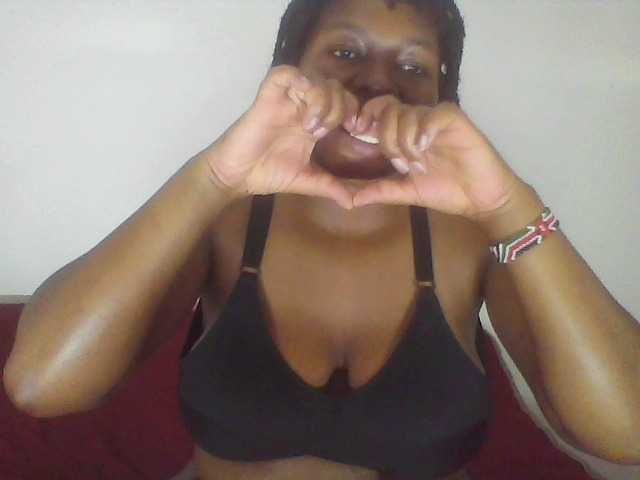 Cutecaramela live cam on BongaCams