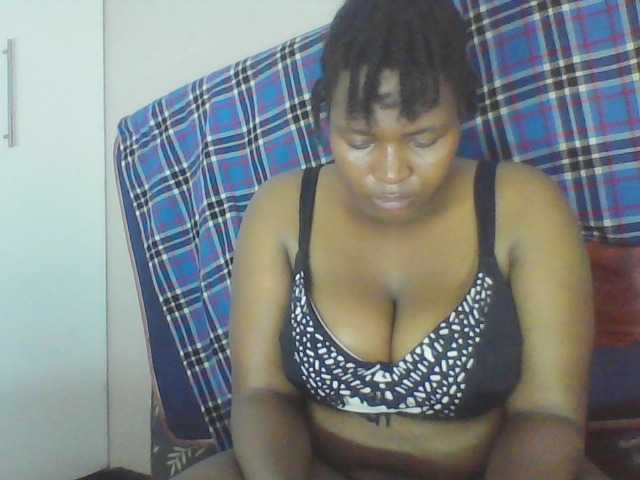 Cutecaramela live cam on BongaCams