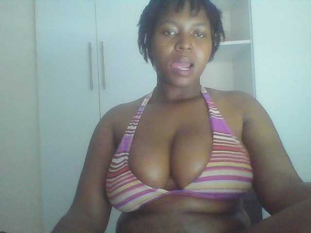 Cutecaramela live cam on BongaCams