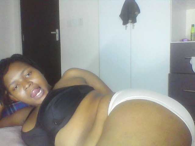 Cutecaramela live cam on BongaCams