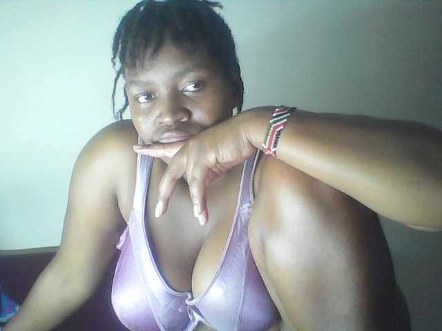 Cutecaramela live cam on BongaCams