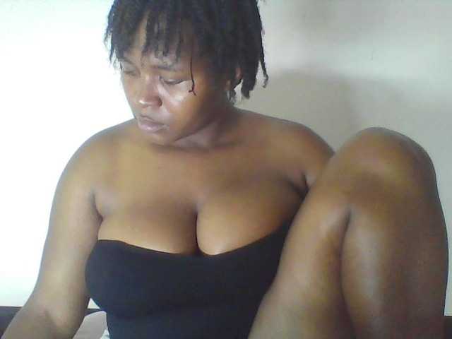Cutecaramela live cam on BongaCams