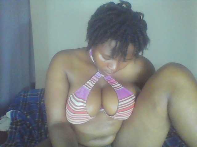 Cutecaramela live cam on BongaCams