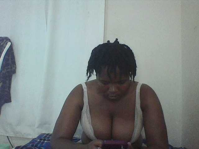 Cutecaramela live cam on BongaCams