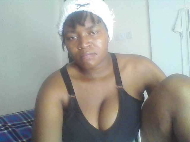 Cutecaramela live cam on BongaCams