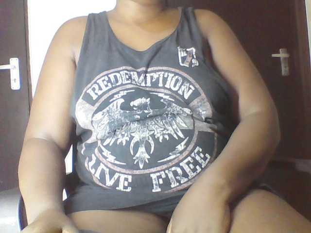 Cutecaramela live cam on BongaCams