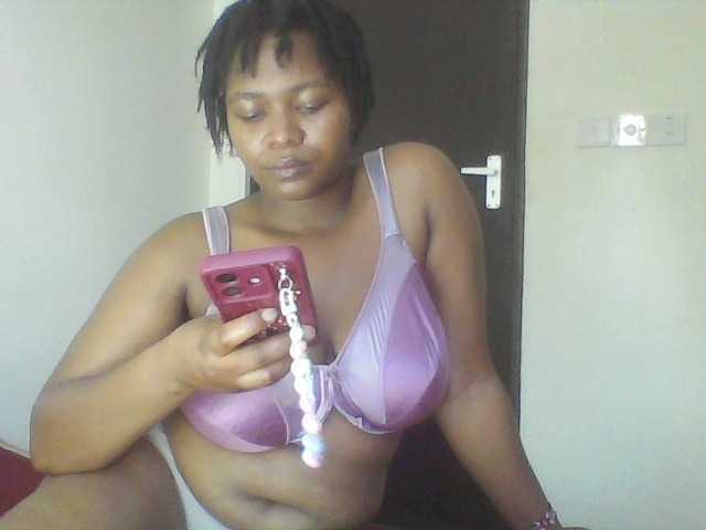 Cutecaramela live cam on BongaCams