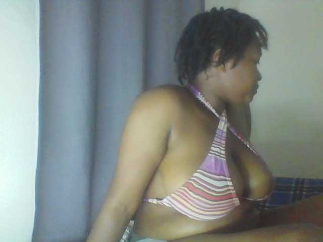 Cutecaramela live cam on BongaCams