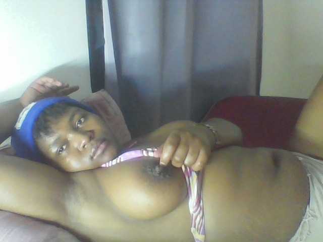 Cutecaramela live cam on BongaCams