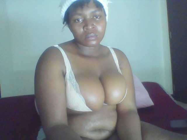 Cutecaramela live cam on BongaCams
