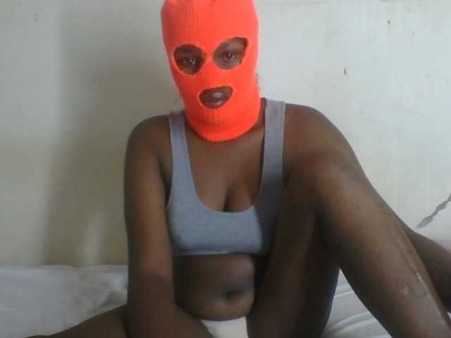 Cutecaramela live cam on BongaCams