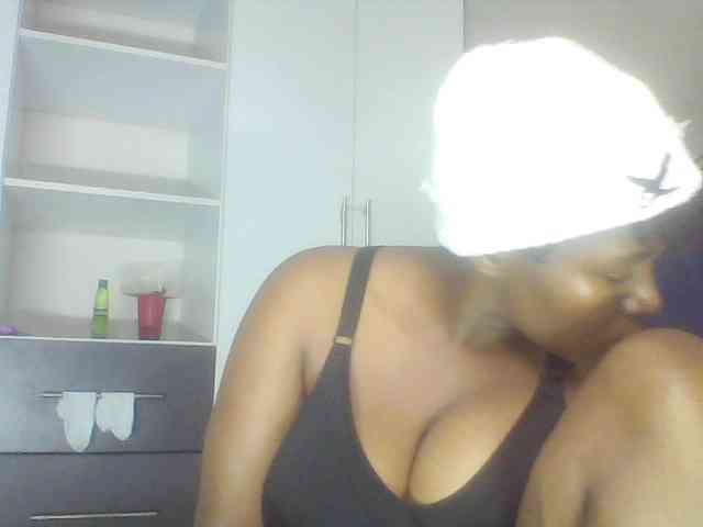 Cutecaramela webcam