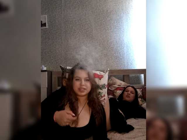  Alica-and-Angelina chat room