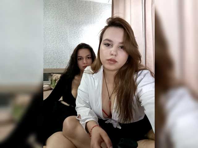  Alica-and-Angelina chat room