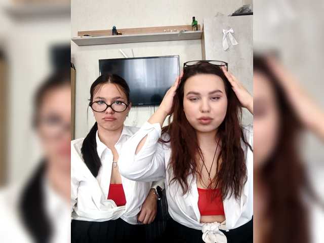  Alica-and-Angelina chat room