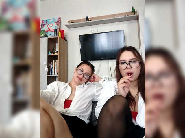  Alica-and-Angelina chat room