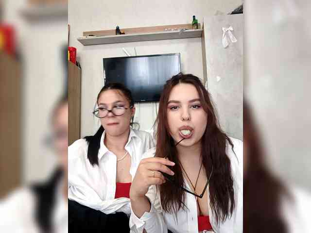 Alica-and-Angelina webcam