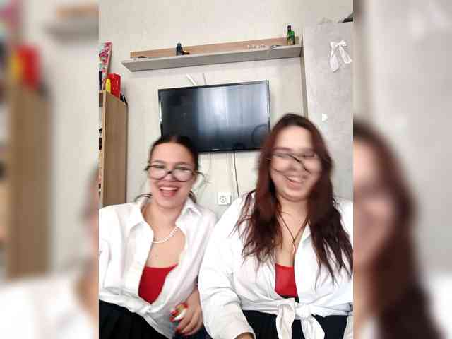 Alica-and-Angelina webcam