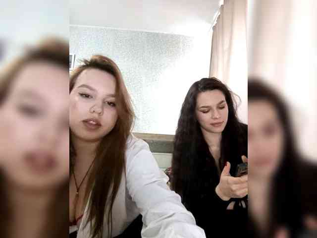 Alica-and-Angelina webcam