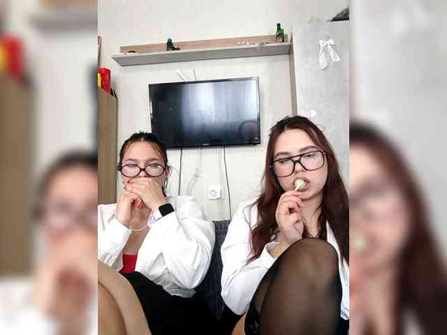 Alica-and-Angelina webcam