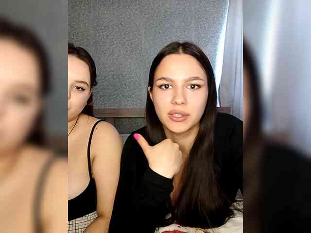Alica-and-Angelina webcam