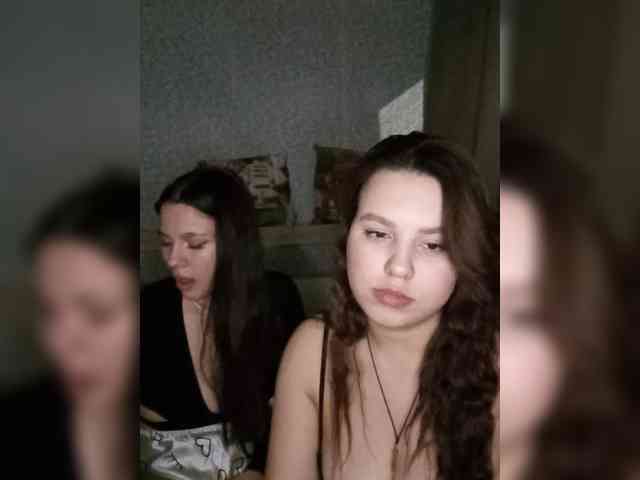 Alica-and-Angelina webcam
