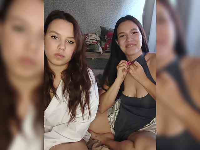 Alica-and-Angelina webcam