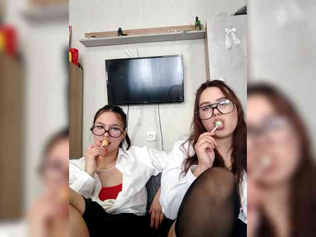 Alica-and-Angelina webcam