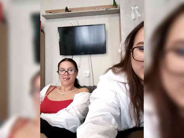 Alica-and-Angelina webcam