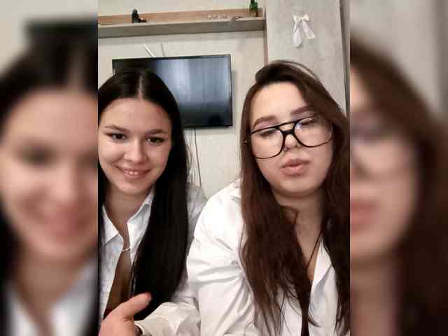 Alica-and-Angelina webcam
