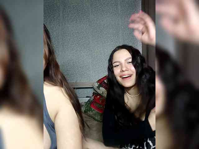 Alica-and-Angelina webcam