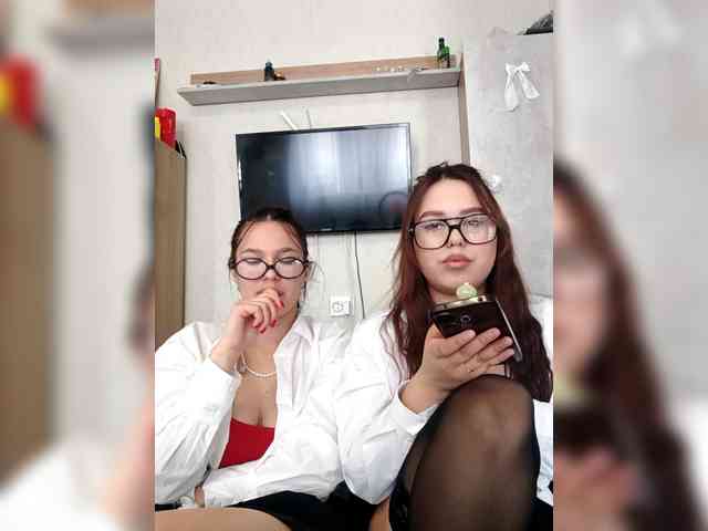 Alica-and-Angelina webcam