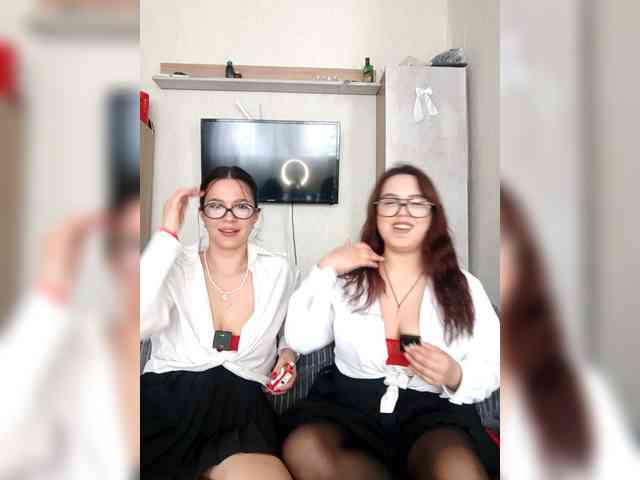 Alica-and-Angelina webcam
