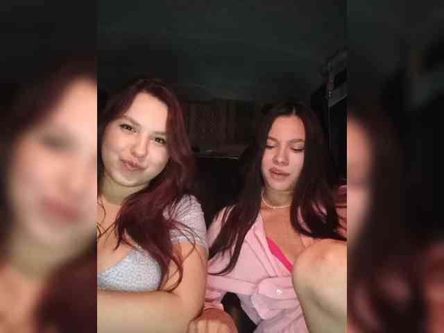 Alica-and-Angelina webcam