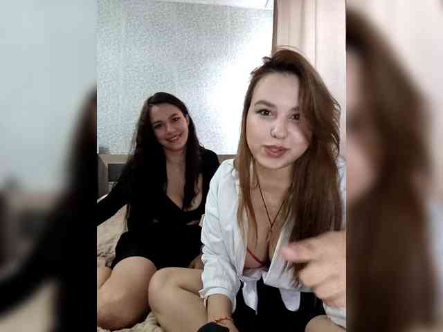 Alica-and-Angelina webcam