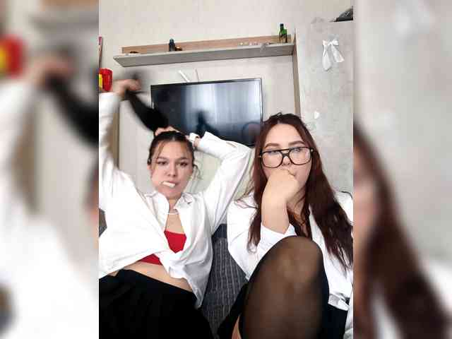 Alica-and-Angelina webcam