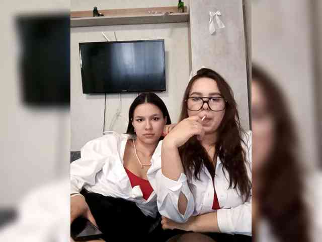 Alica-and-Angelina webcam