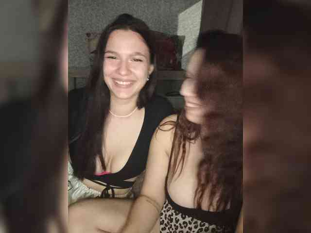 Alica-and-Angelina webcam