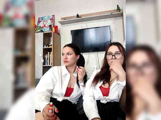 Alica-and-Angelina webcam