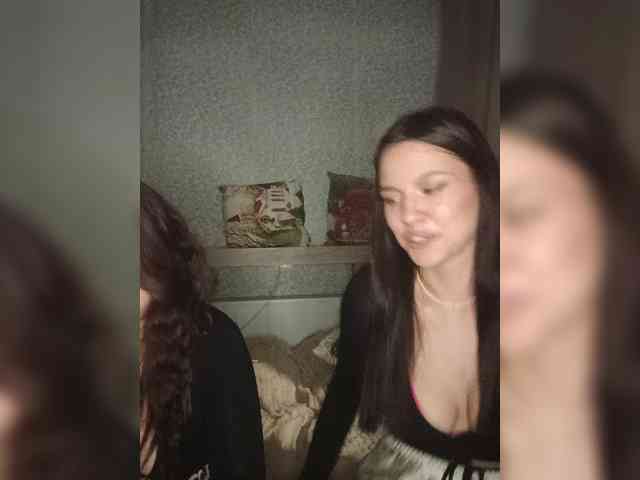 Alica-and-Angelina webcam