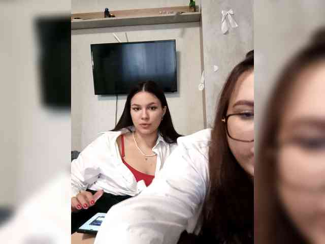 Alica-and-Angelina webcam