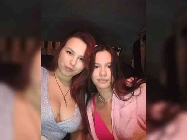 Alica-and-Angelina webcam