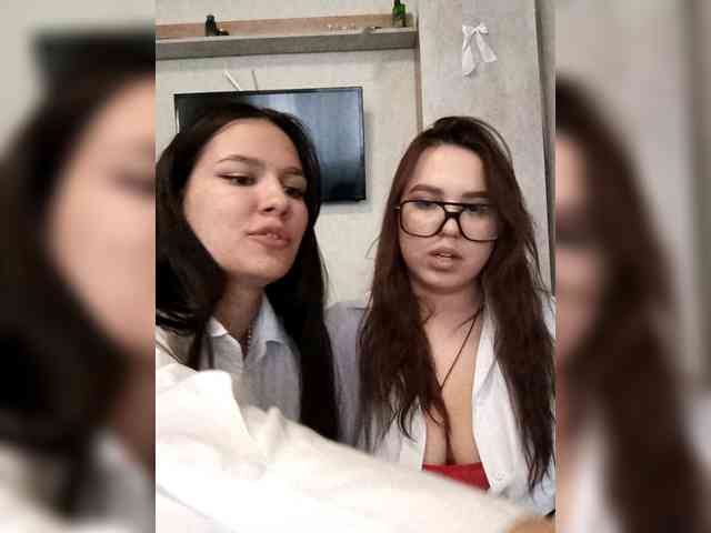 Alica-and-Angelina webcam