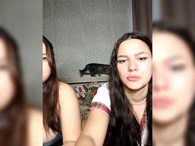 Alica-and-Angelina webcam