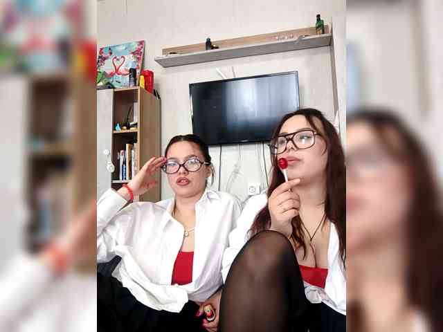 Alica-and-Angelina webcam